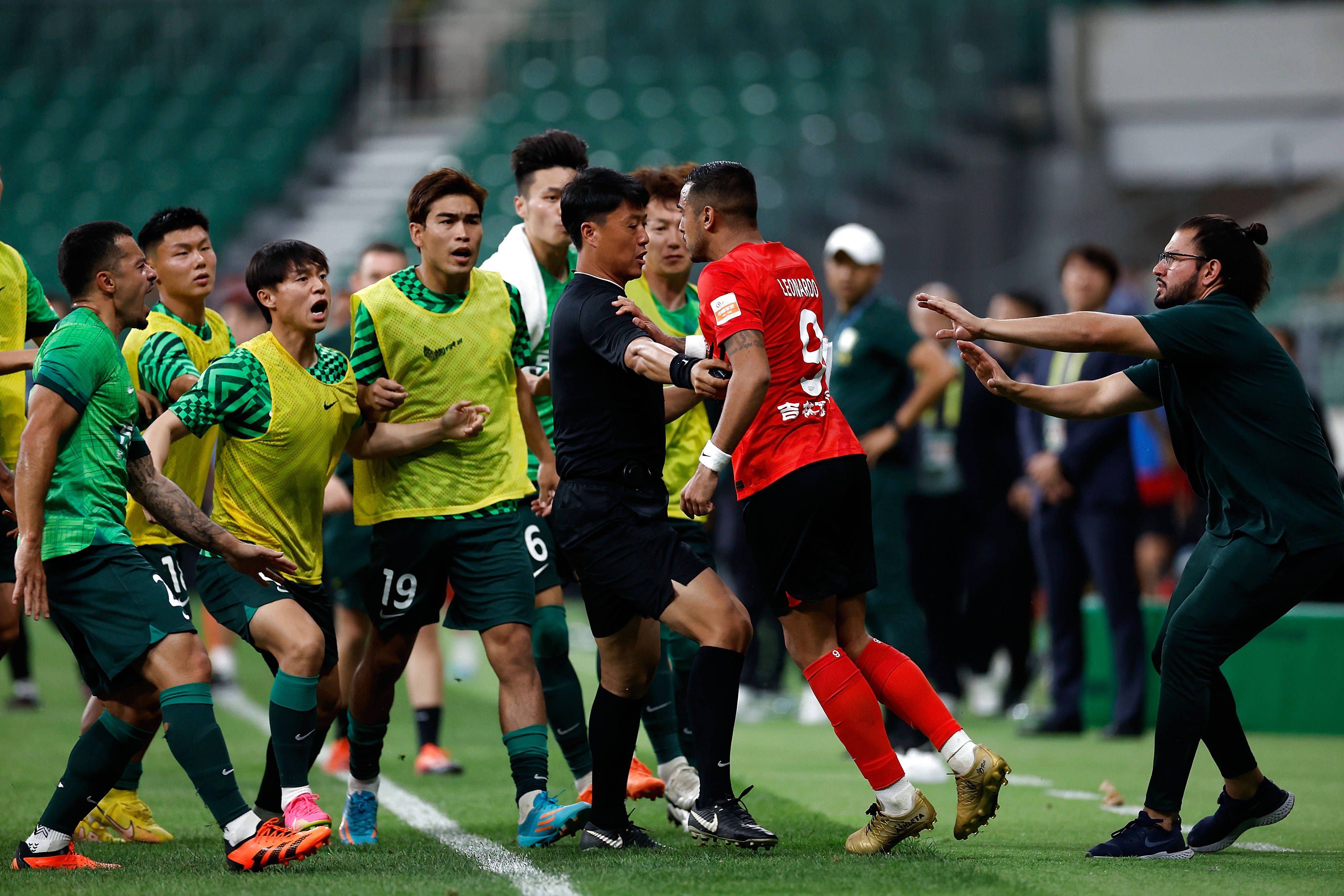 阿森纳0-2西汉姆，阿森纳队长厄德高接受采访。